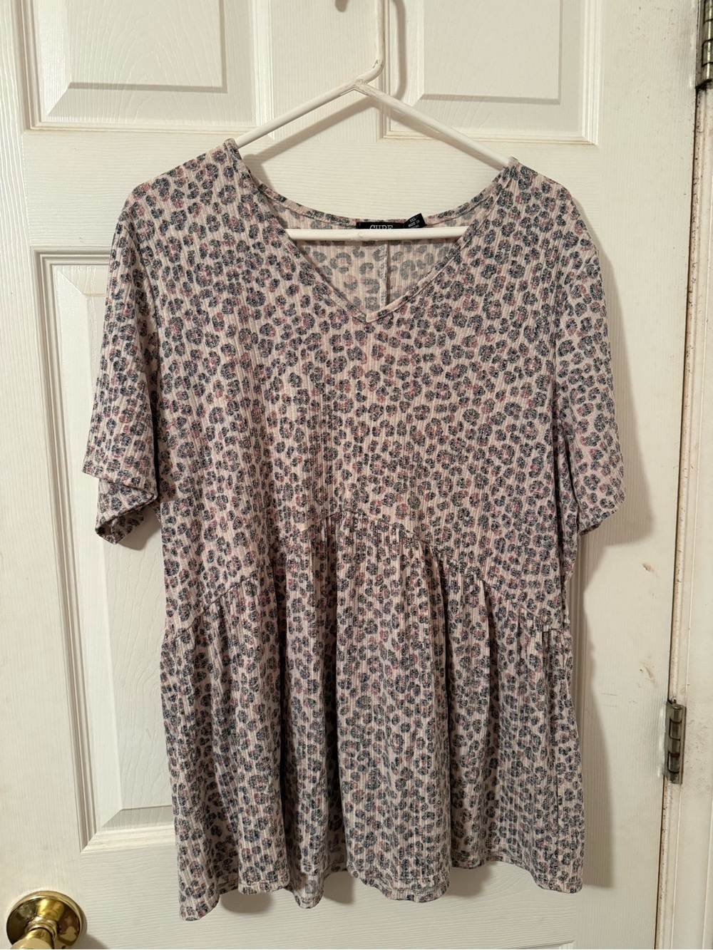 Relaxed V-Neck Pink Leopard Print Babydoll Tunic